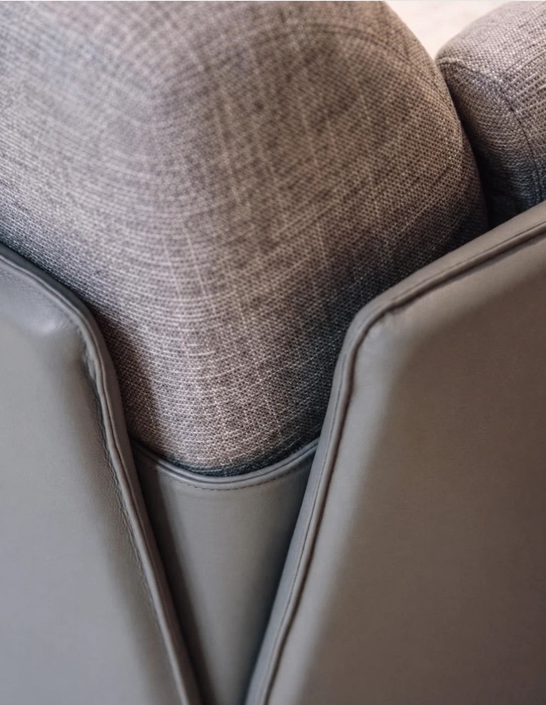Panel by Brianform: the V-shaped meeting between the leather sides and the fabric cushion